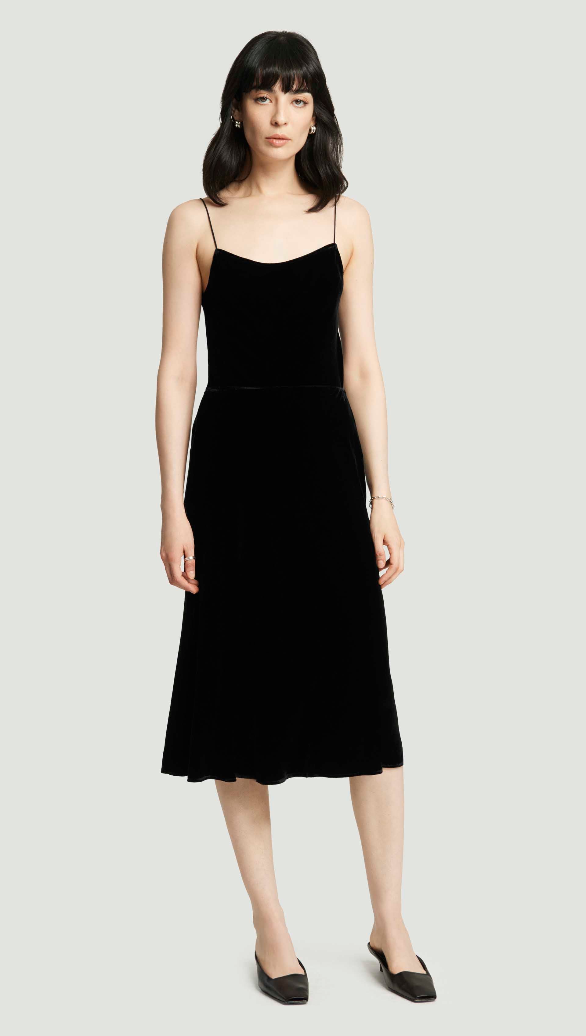 Bias Midi Skirt in Velvet | Black