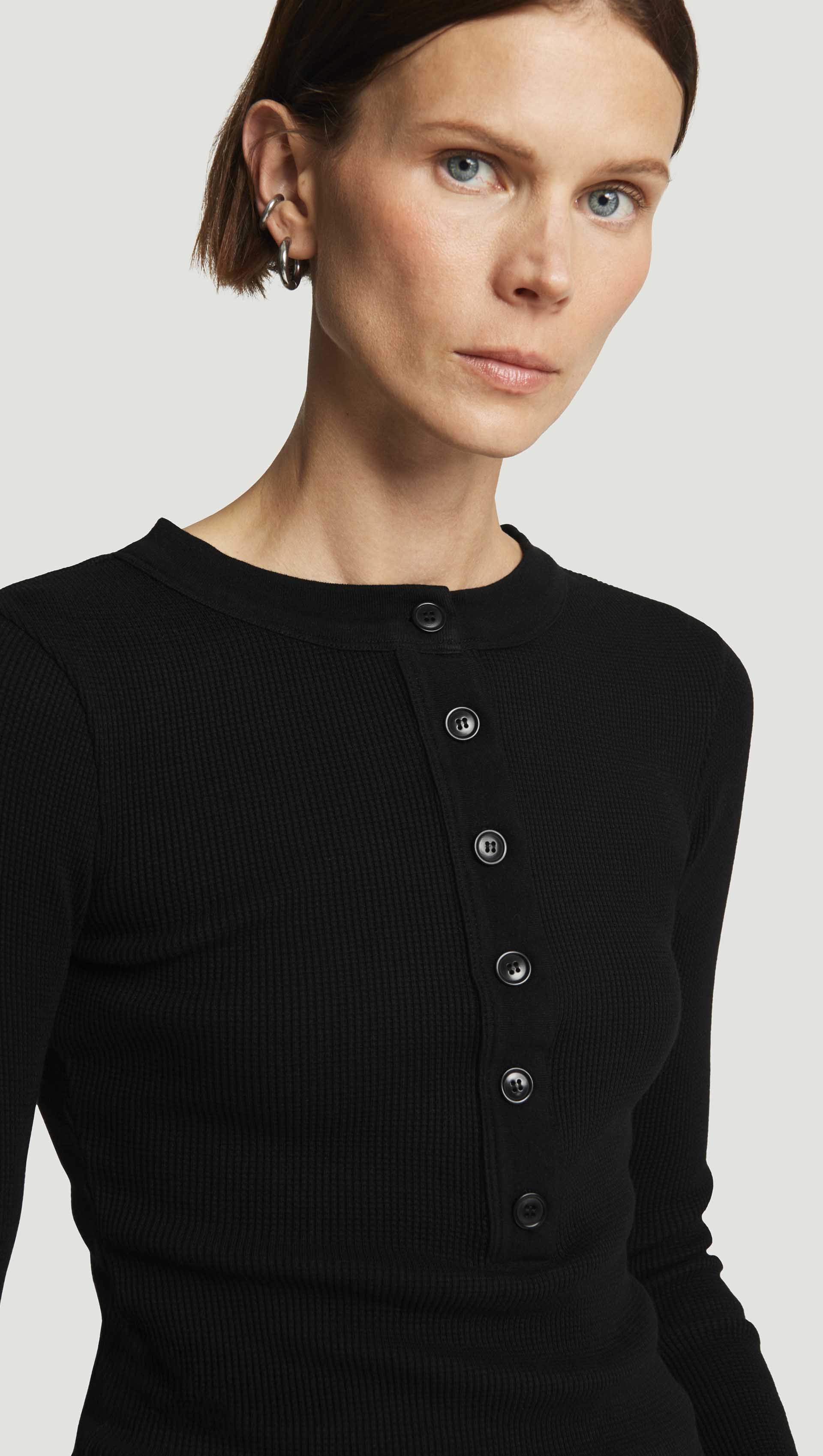 Varra Henley in Waffle Knit | Black