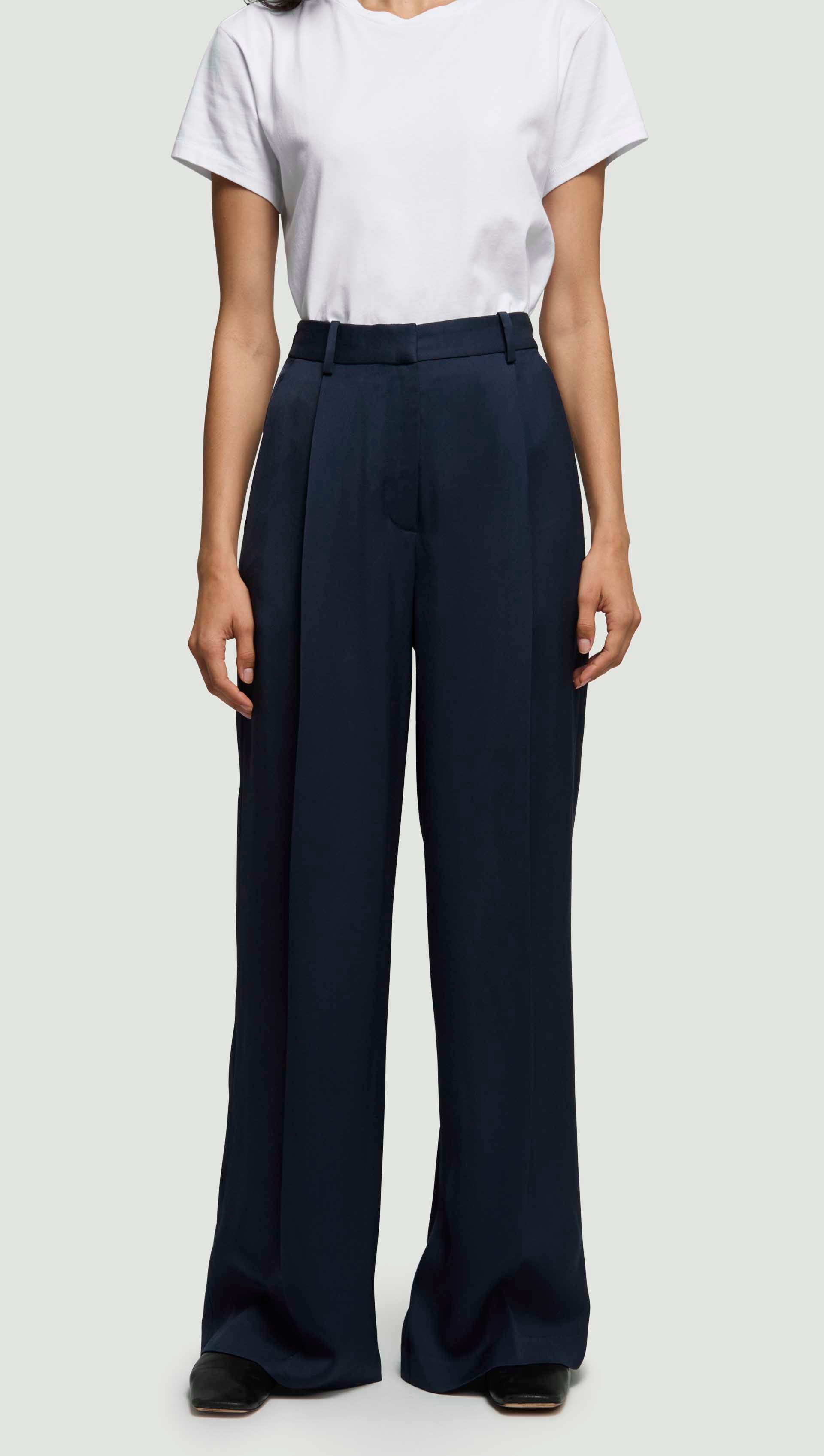 Single Pleat Trouser in Satin Twill | Navy